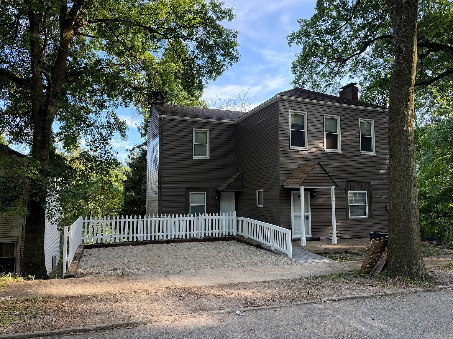 5 bed, 1888 sqft, $2,500 — Photo 1