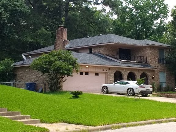 3rd image of 814 River Oaks Dr