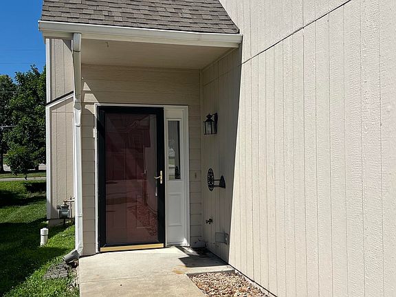 4th image of 2715 Grand Cir