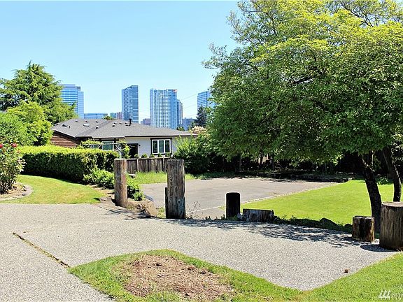 4th image of 9687 Evergreen Dr