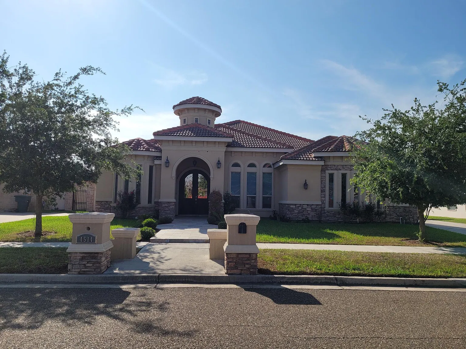 4 bed, 2790 sqft, $2,700 — Photo 1