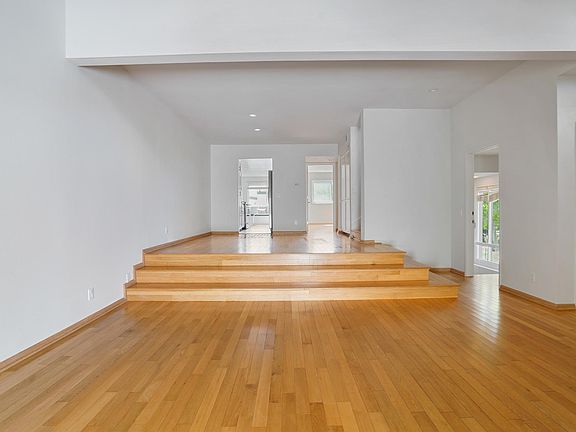 4th image of 17101 Palisades Cir