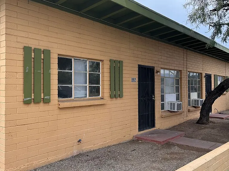 Tucson850-892 — Photo 2
