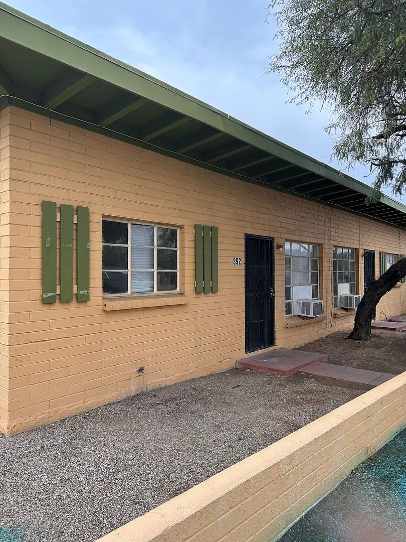 Building Photo - Tucson850-892