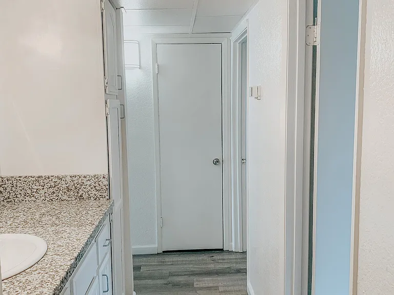 Amberwood Apartments — Photo 13