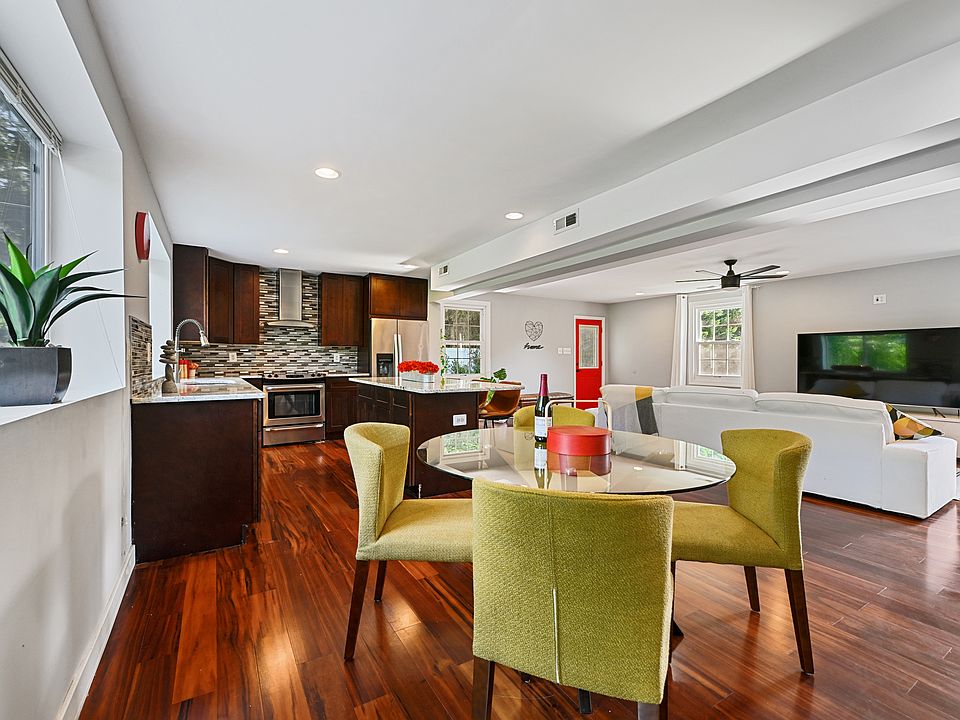 Open concept kitchen/dining/living area 900sf