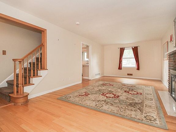2nd image of 15738 Hickox Blvd