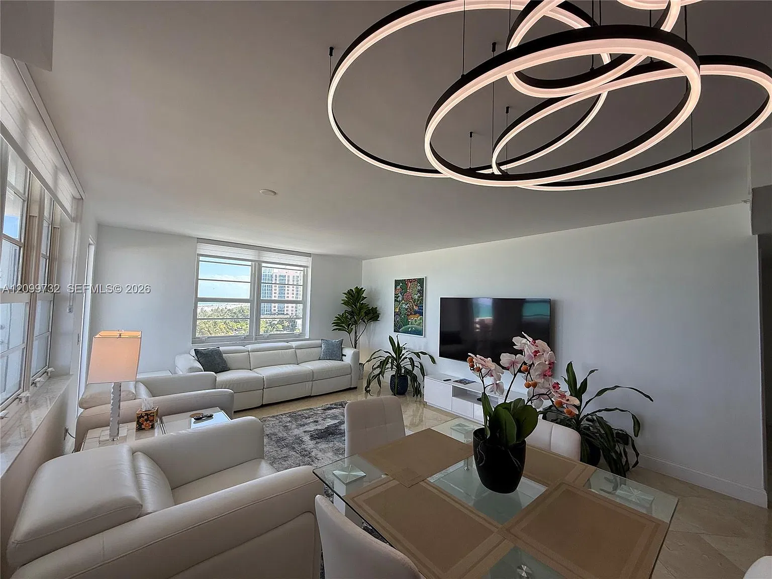 The Decoplage Condo — Photo 2