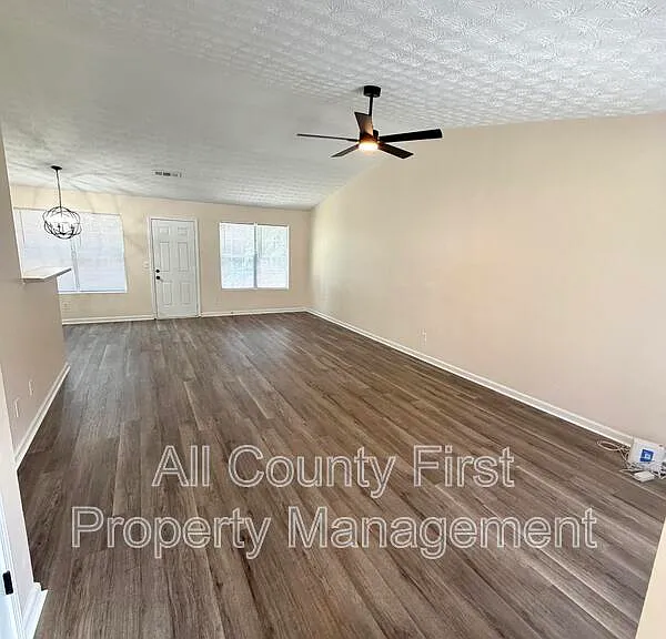 3335 Crestview Ct — Photo 2