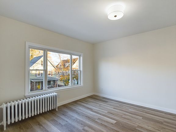 4th image of 30 Furness St #2