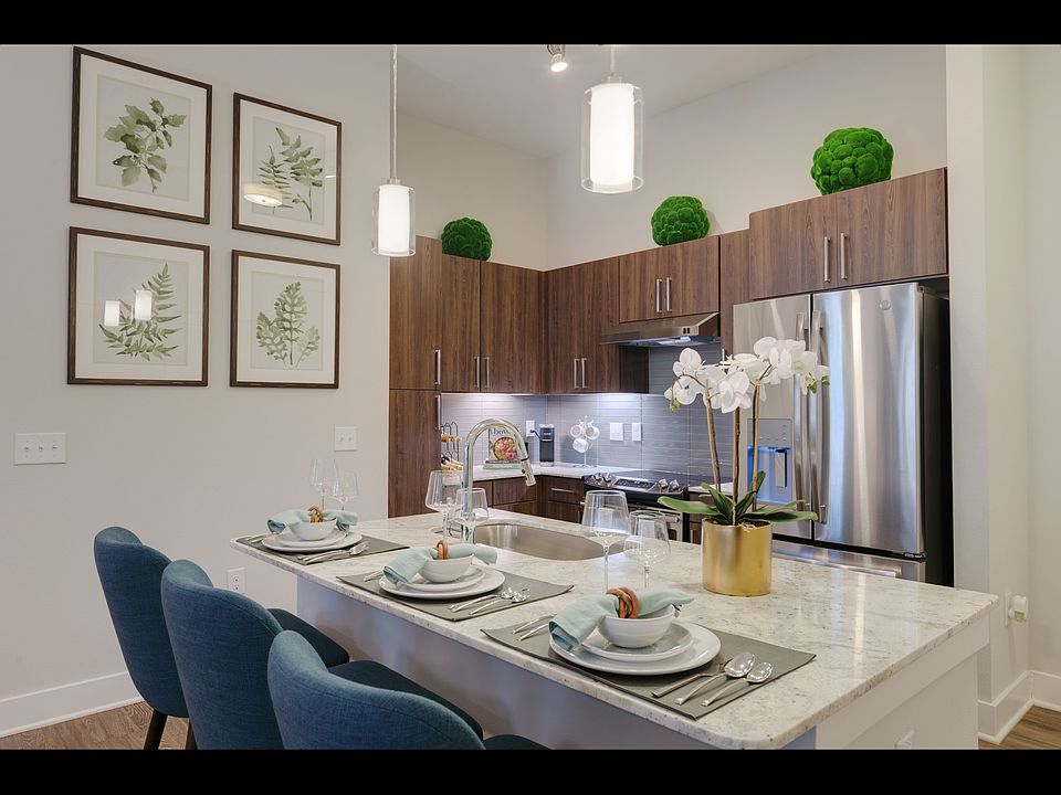 Everleigh Lakeline 60+ Active Adult Apartment Homes 9821 N Lake Creek