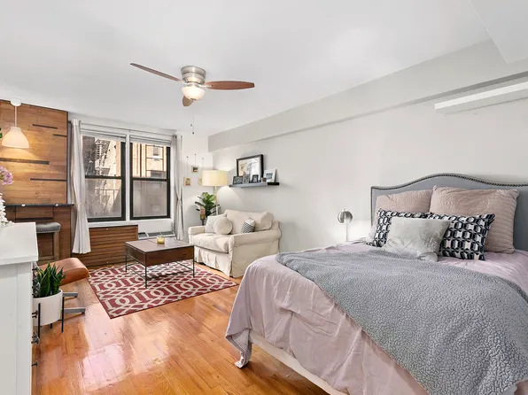 342 East 53rd Street image 1 of 4