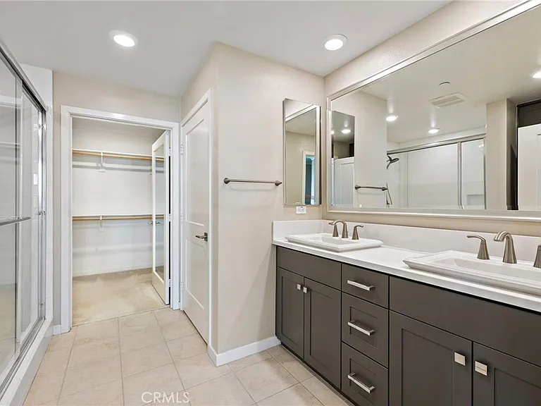 111 Bowery — Photo 12