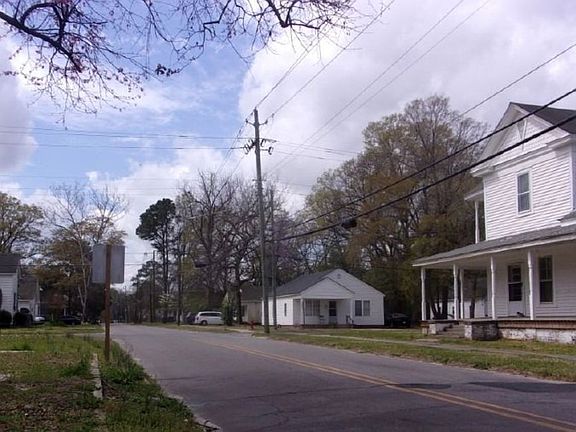Exterior Neighborhood (street photo)