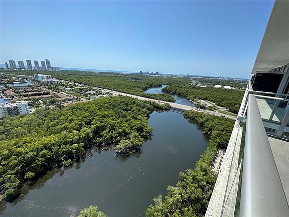 4th image of 16385 Biscayne Blvd Unit 2716