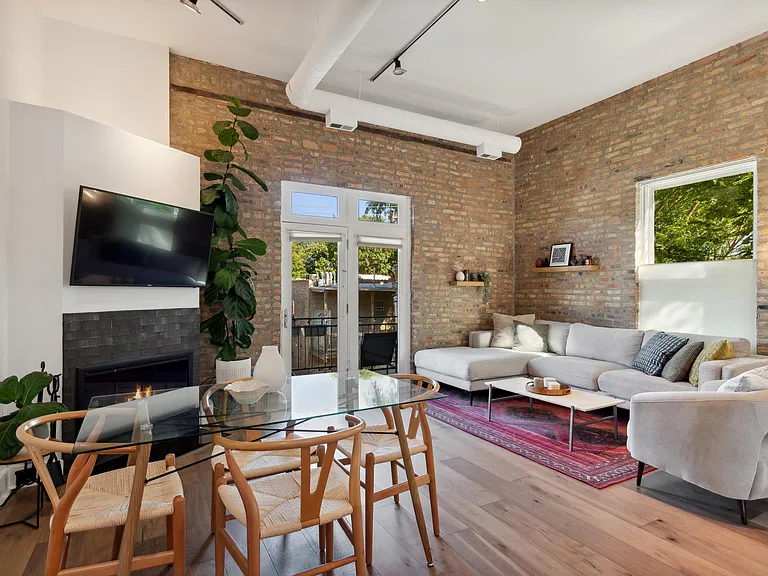 1243 N Wolcott Ave #6 — Photo 7