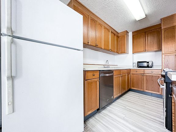 3rd image of 818 S King St APT 1403