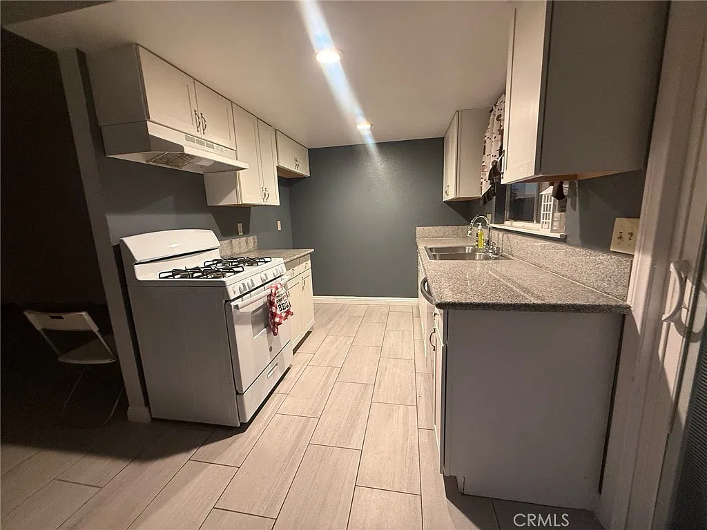 3 bed, 1056 sqft, $1,700 — Photo 2