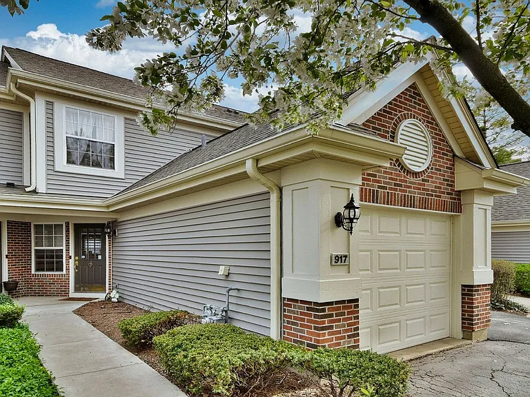 917 Little Falls Ct — Photo 1