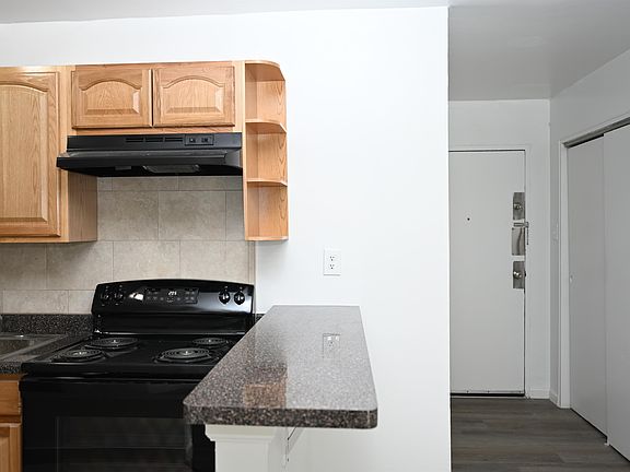 3rd image of 140 Washington St APT A1