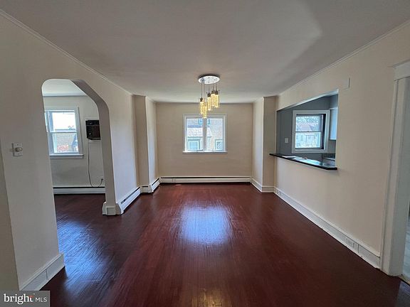 2nd image of 392 Lakeview Ave