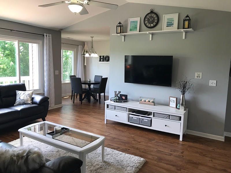 1st image of 300 Crestview Dr Unit D
