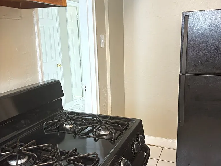 Hoagland Apartments — Photo 7