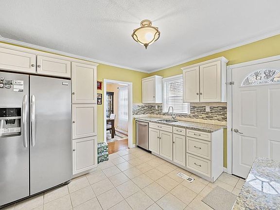 5th image of 274 Park St