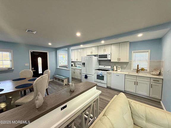 5th image of 170 Cherry Quay Rd