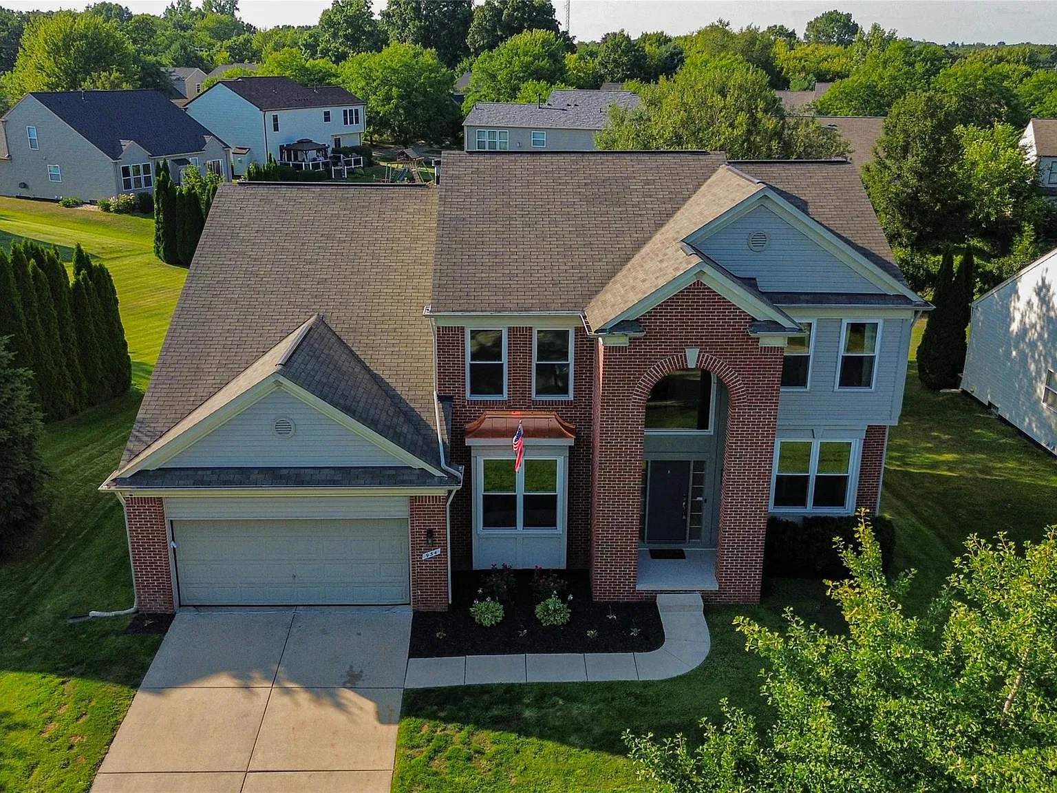4 bed, 2.5 bath, 2685 sqft, $3,200 — Photo 2