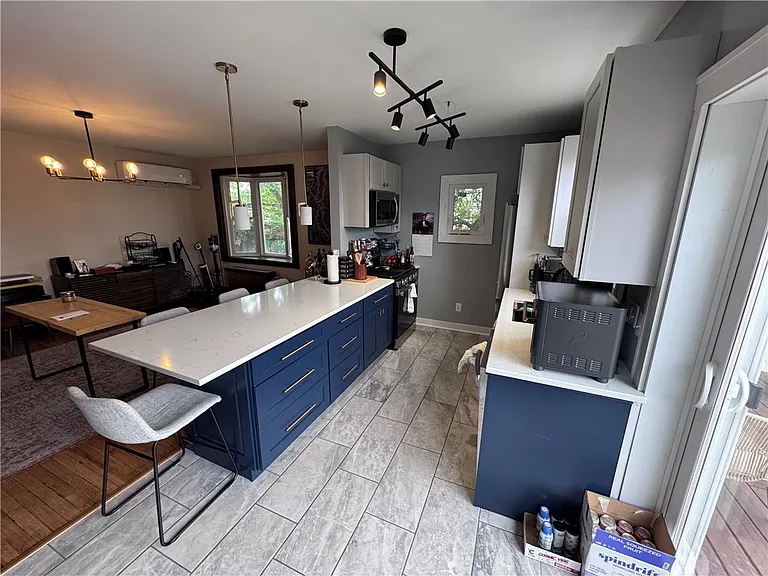 1524 Warren St — Photo 10