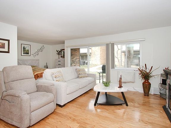 2nd image of 1813 Hemlock Pl APT 109