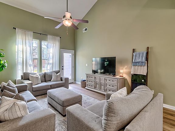 4th image of 216 Chesterbrook Ln