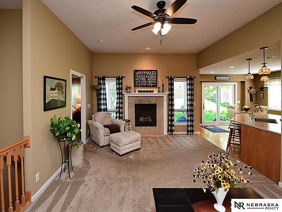 3rd image of 1011 S 159th Ave