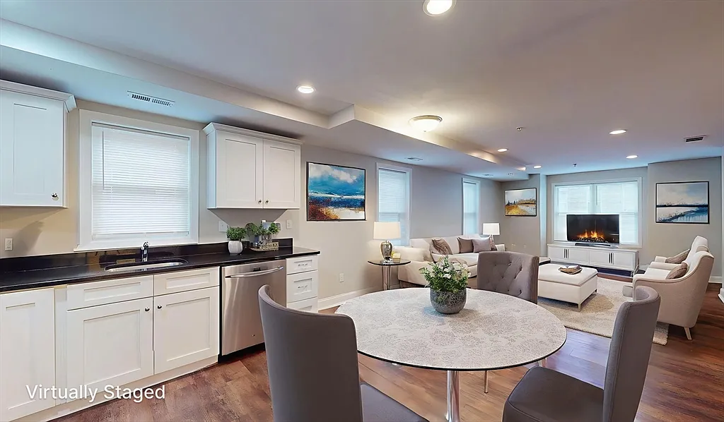 2 bed, 1.5 bath, 700 sqft, $2,800 — Photo 1