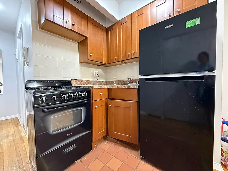 333 E 33rd St #5B — Photo 1