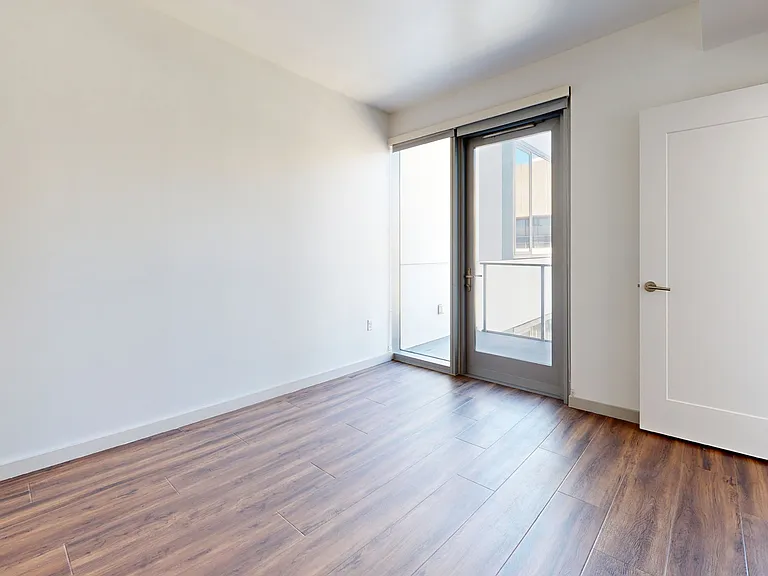 3033 Wilshire — Photo 75