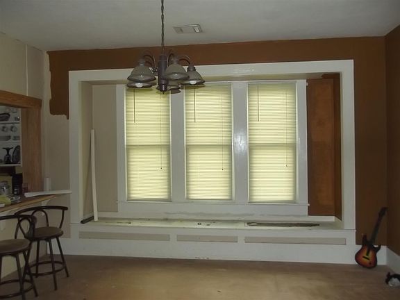 3rd image of 2820 S Peveto Cir
