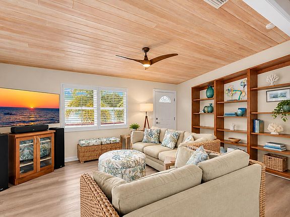 5th image of 27398 Saint Vincent Ln