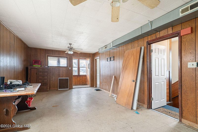 3rd image of 1052 Cutler Street