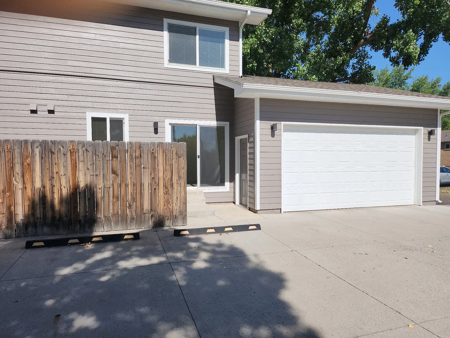 3 bed, 2.5 bath, 1650 sqft, $2,550 — Photo 2