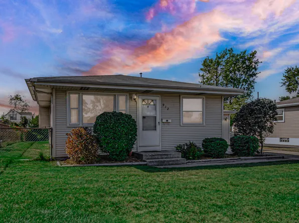 912 N Dwiggins Ave, Griffith, IN 46319