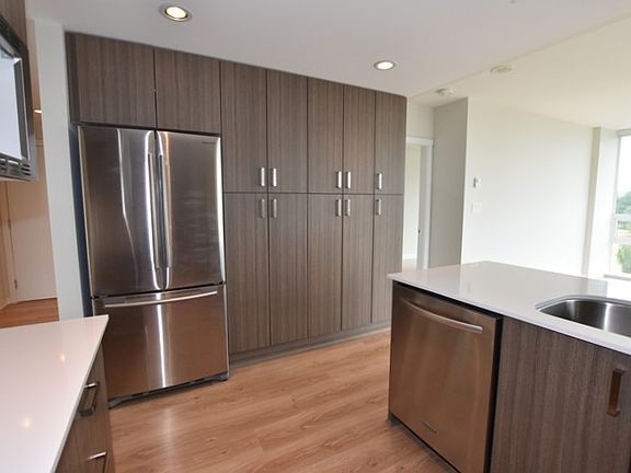 2nd image of 125 Columbia St #603