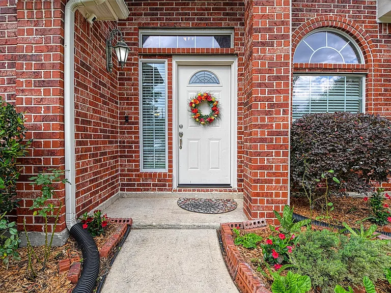 25923 Marshbrook Ln — Photo 2