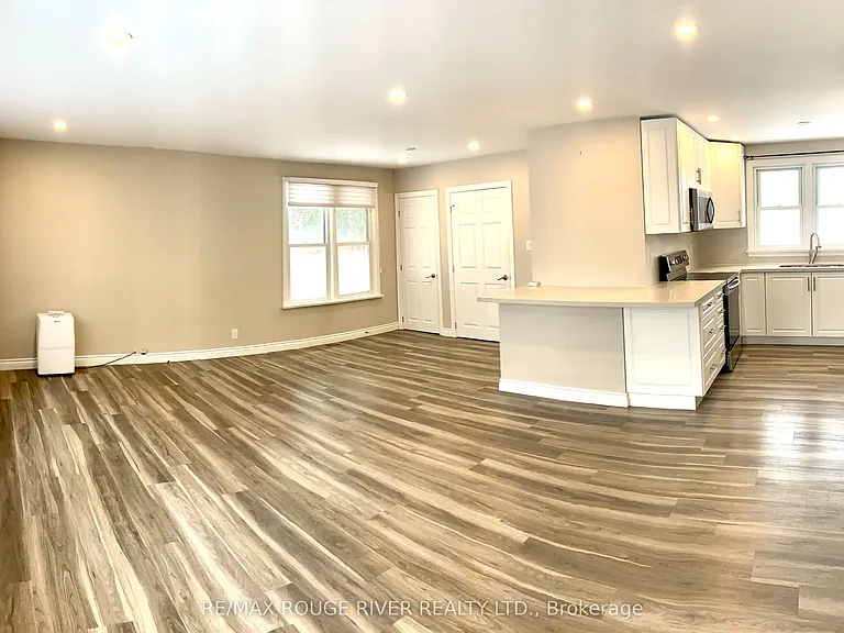 513 Rossland Rd E #UPPER — Photo 5
