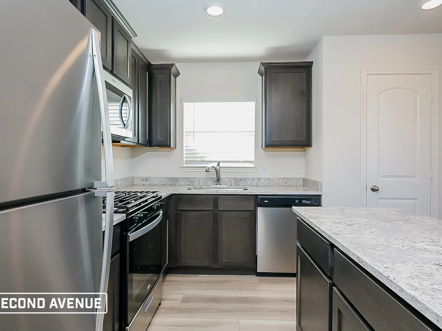 4 bed, 2.0 bath, 1696 sqft, $2,100 — Photo 4