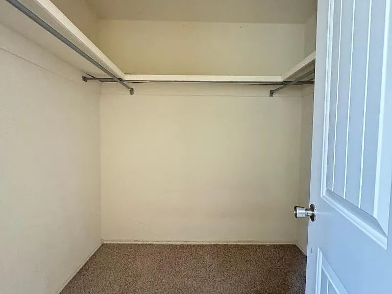 8016 S Klein Ave — Photo 14