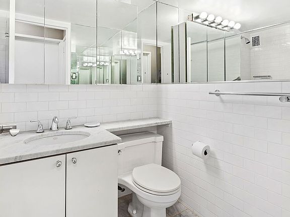 4th image of 1381 Avenue Of The Amer #7L