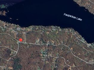 597 Robin Ln, Hawley, PA 18428