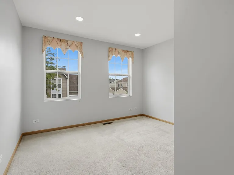 1758 Edith Ln — Photo 10